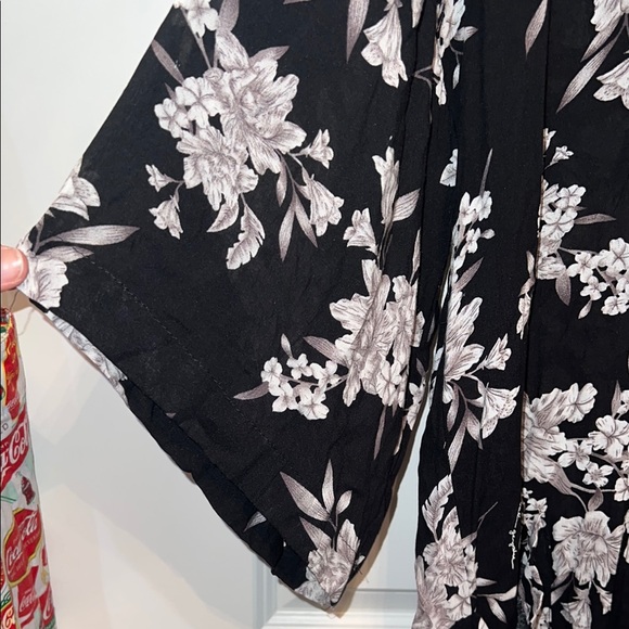 Spiritual Gangster Black and White Floral Kimono - Picture 5 of 7